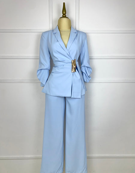 Traje baby blue asimétrico