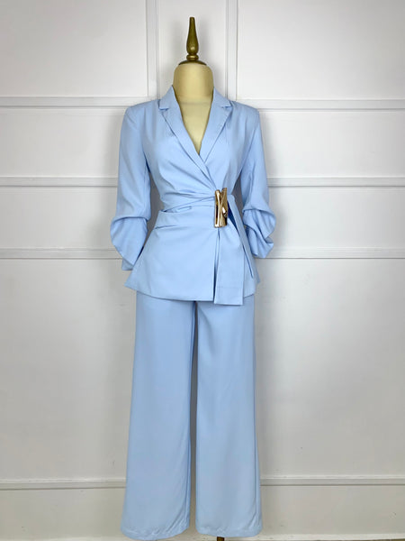 Traje baby blue asimétrico