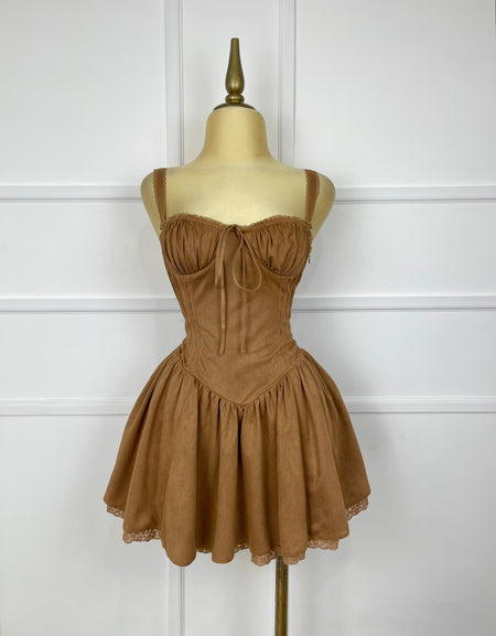 Vestido corto café de gamuza