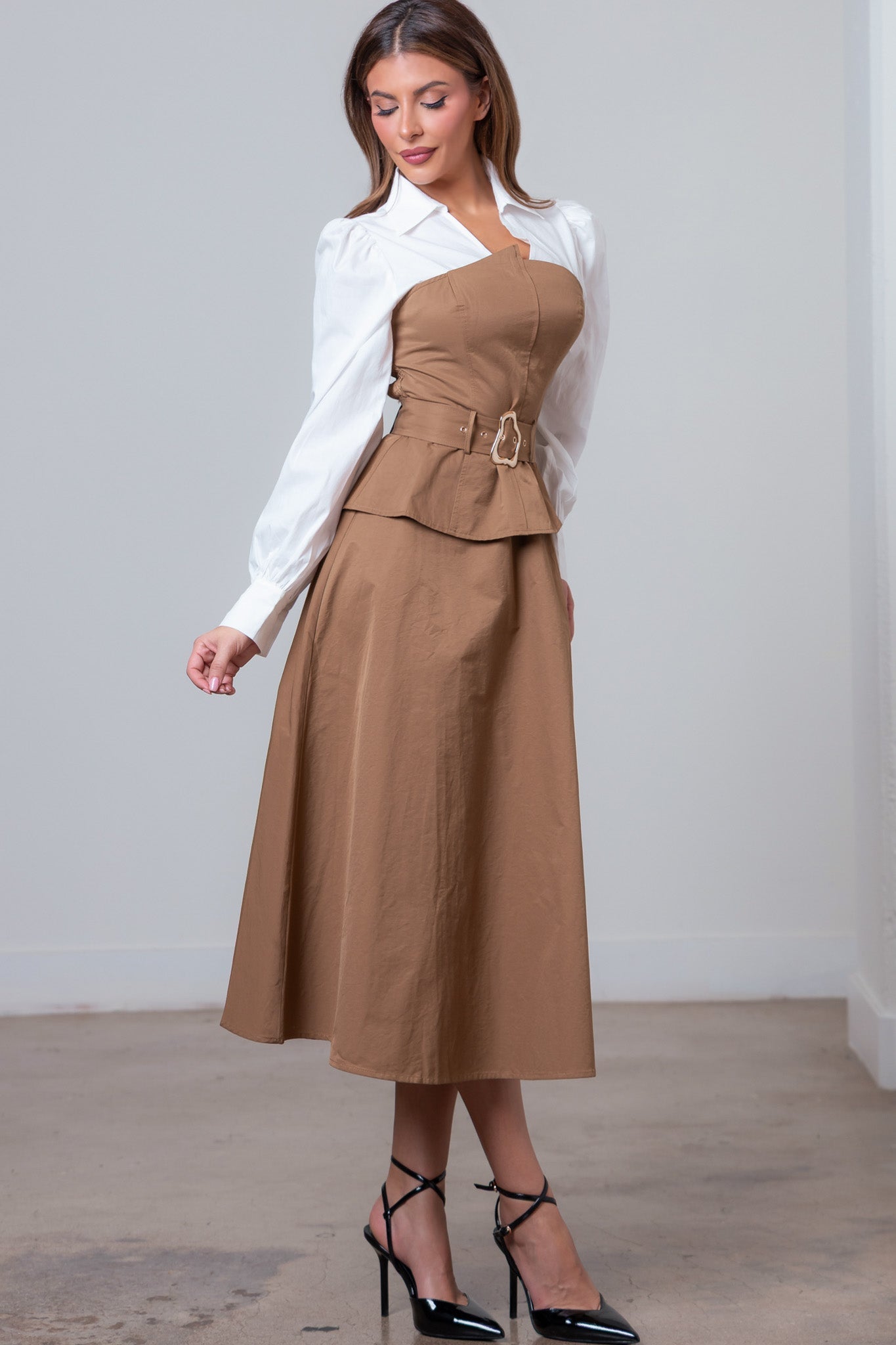 Vestido café midi con cinto