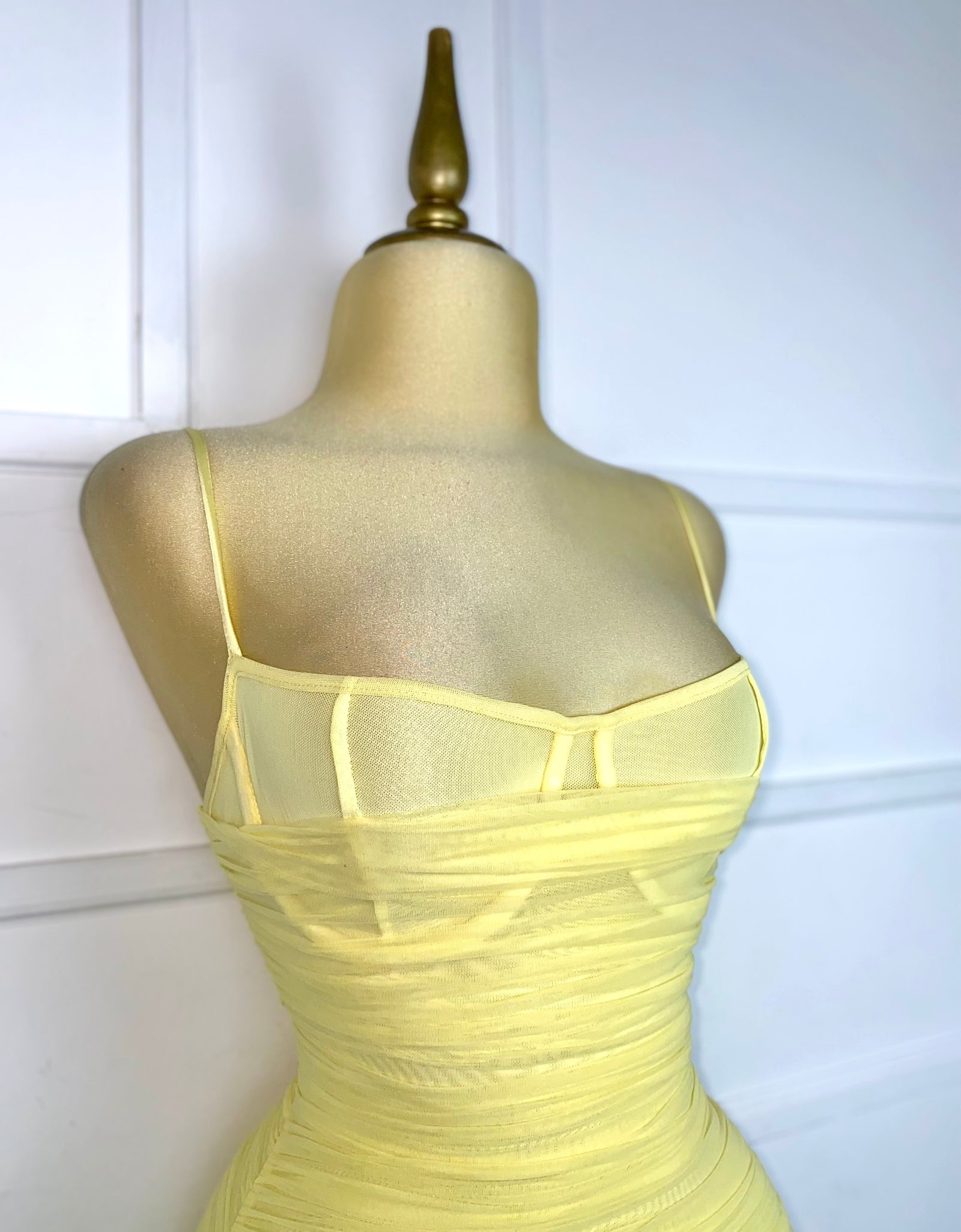 Vestido amarillo transparencia drapeado