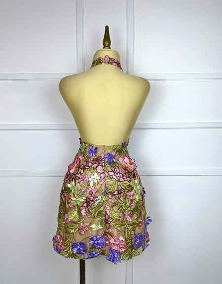 Vestido corto halter con flores