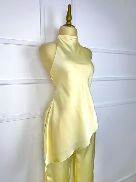 Set amarillo satín asimétrico