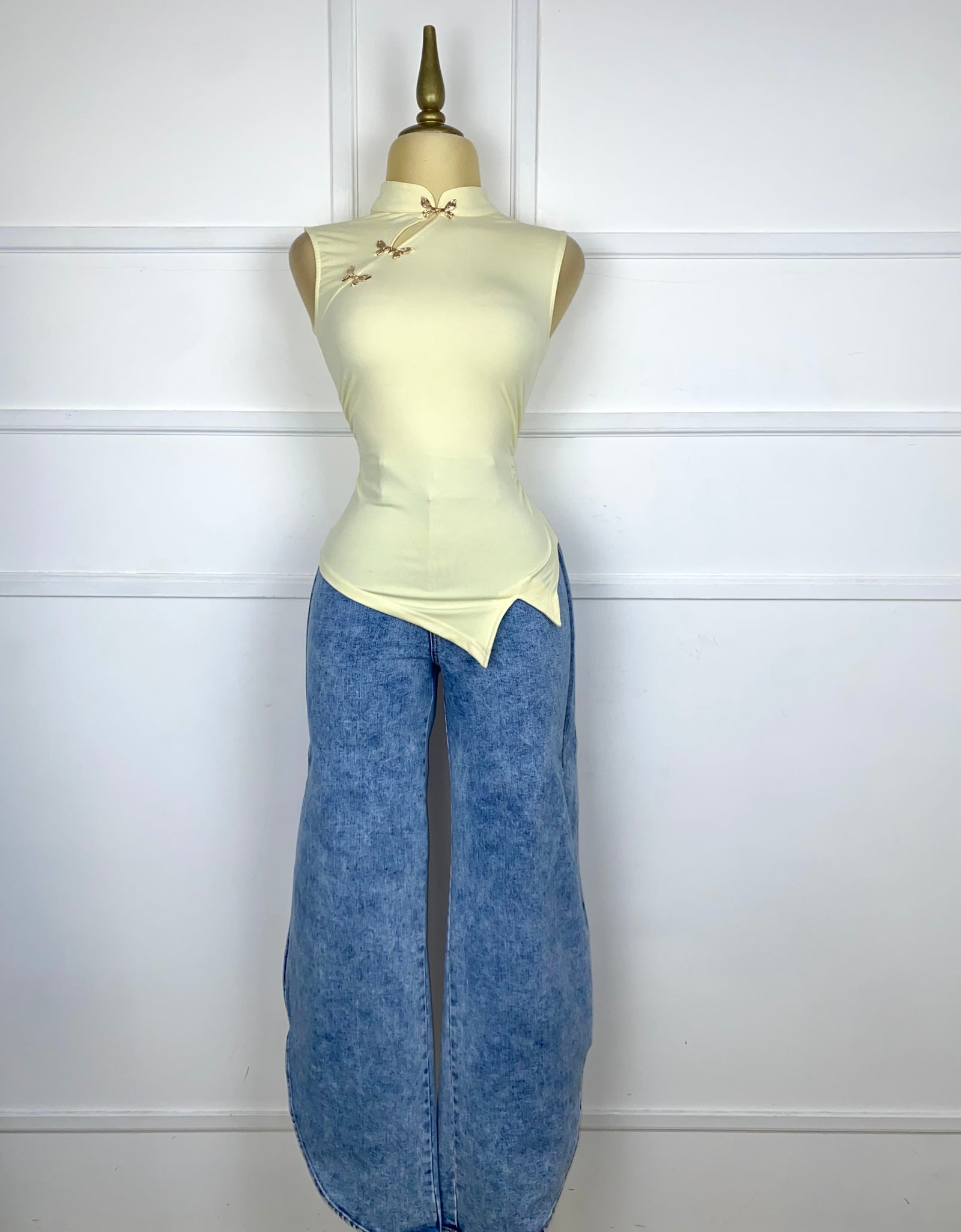 Pantalón mezclilla con aberturas