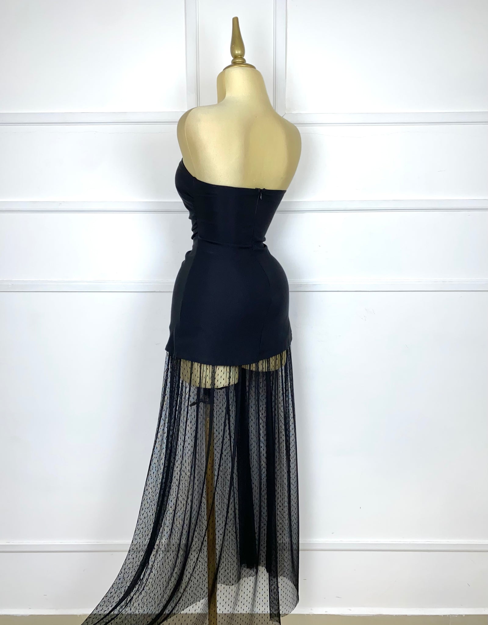 Vestido corto negro strapless