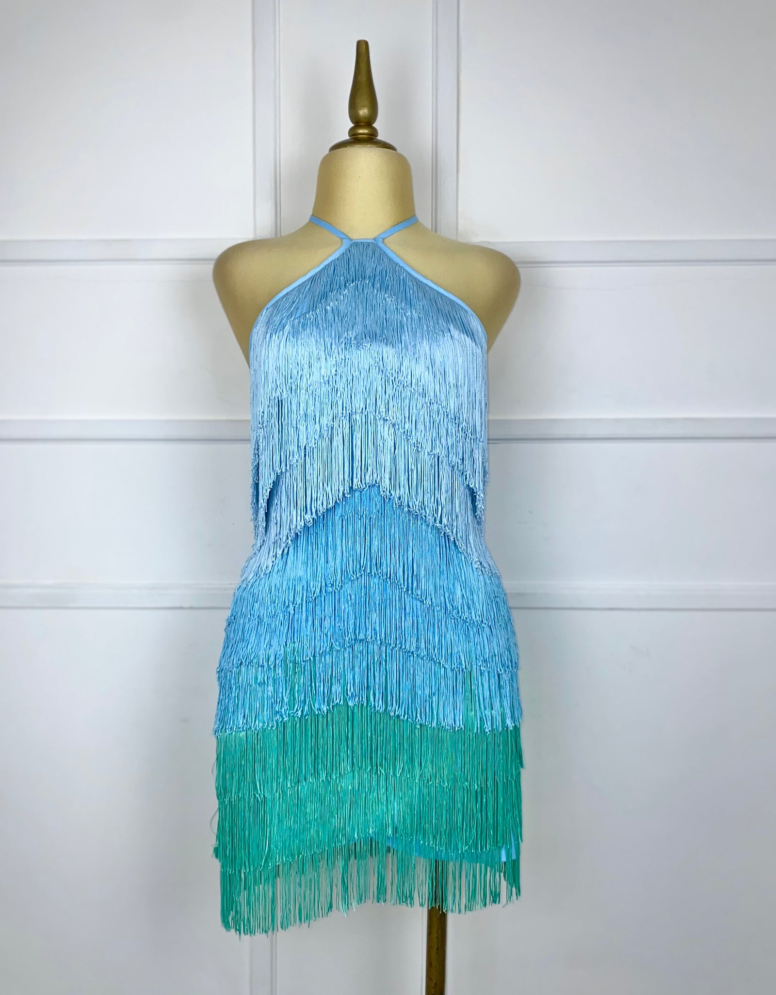 Vestido azul multicolor con flecos