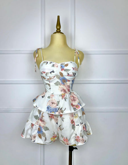 Set blanco con flores multicolor