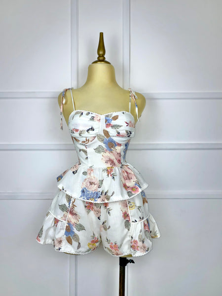 Set blanco con flores multicolor