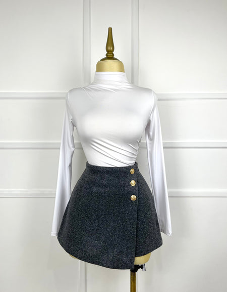 Short falda gris