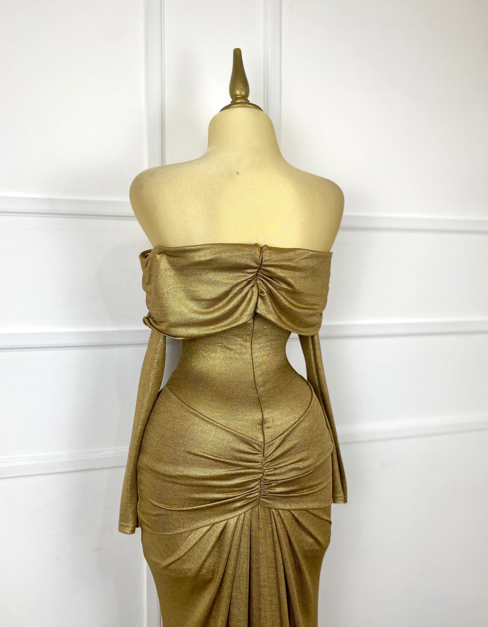 Vestido largo dorado manga larga