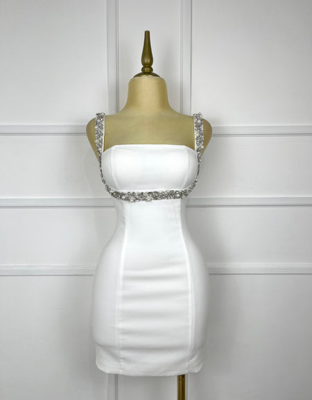Vestido corto blanco con pedrería
