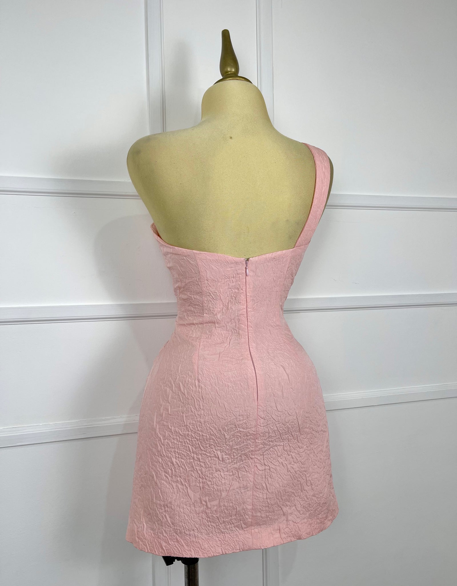 Vestido durazno asimétrico con textura