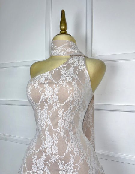Vestido nude encaje blanco
