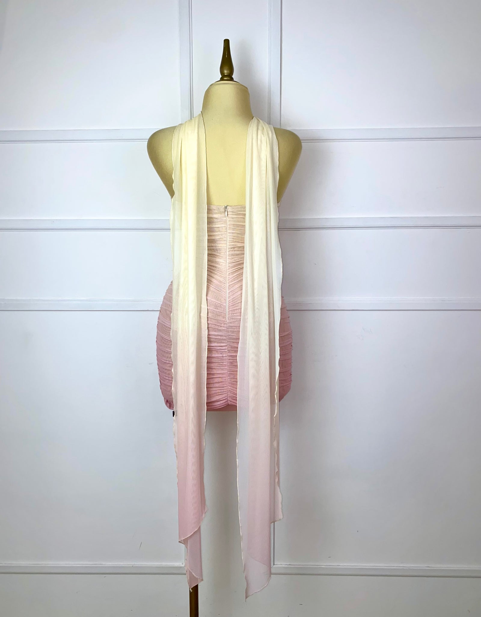 Vestido corto strapless multicolor con listón