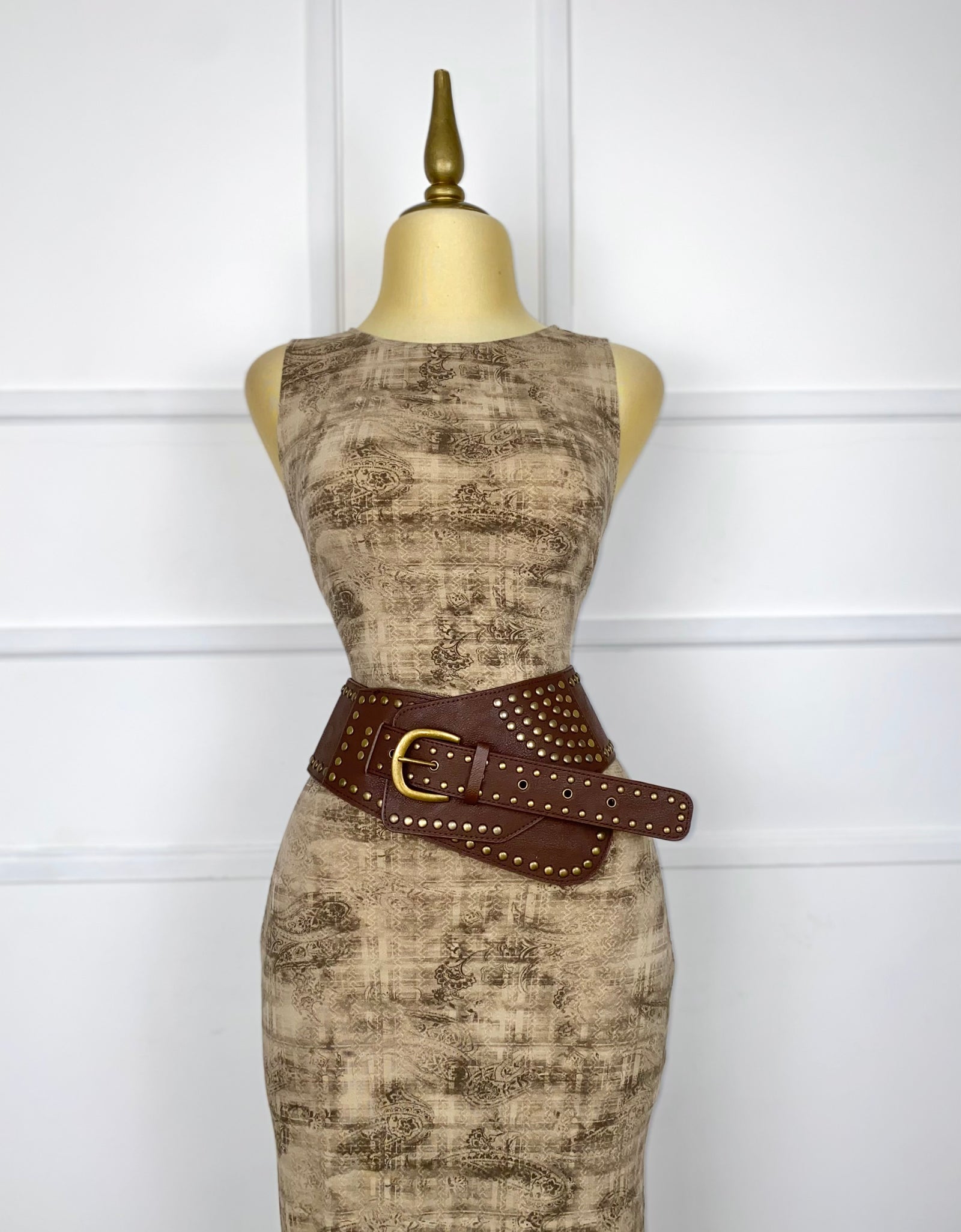 Vestido estampado con abertura y cinto