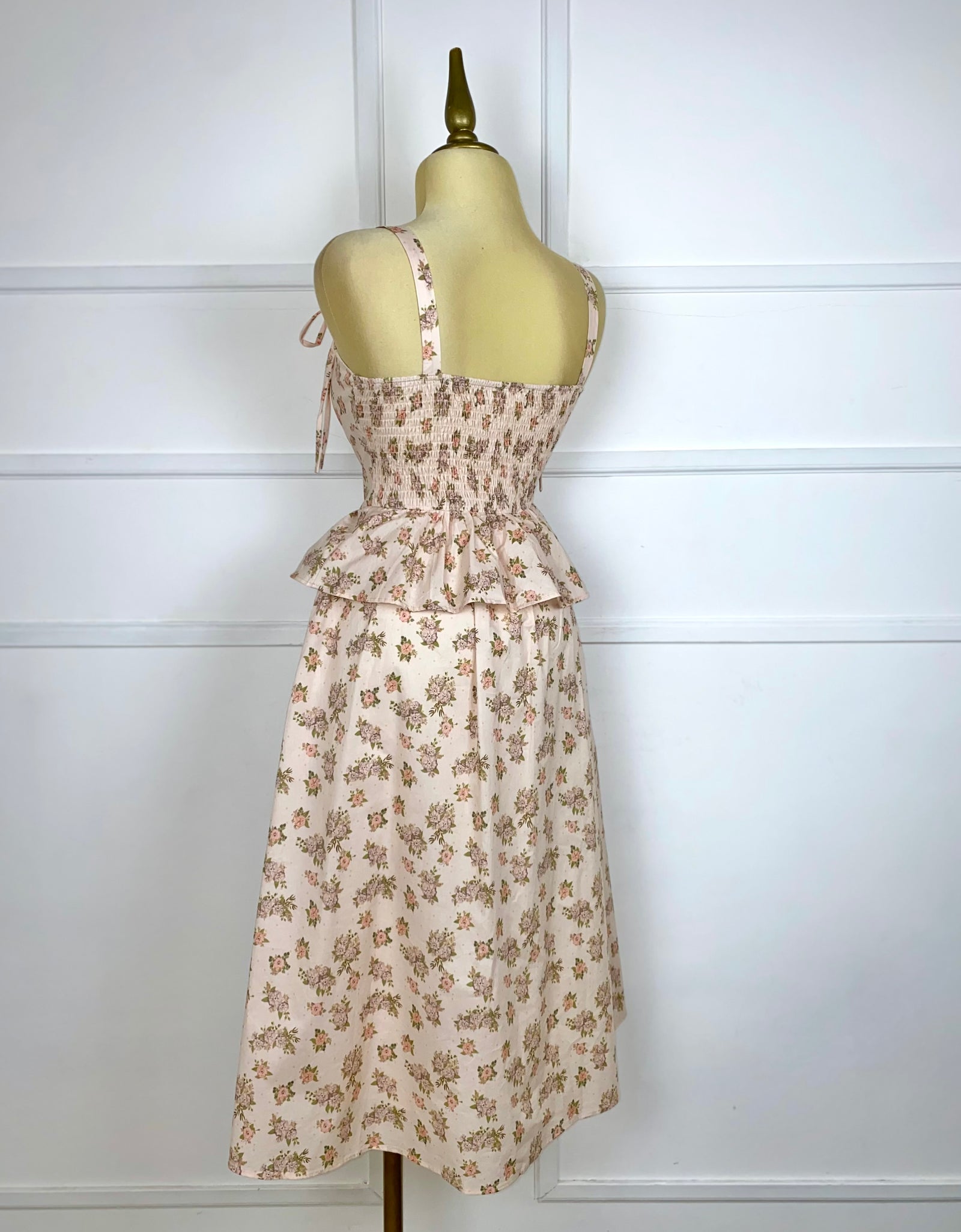 Vestido nude con estampado de flores