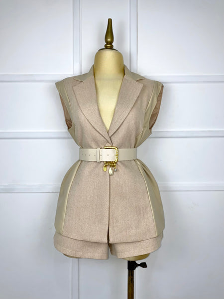 Set beige con vinipiel y cinto