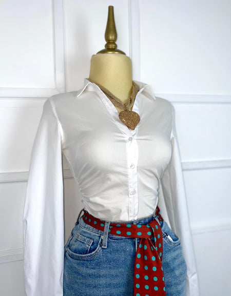 Camisa blanca cuello V con drapeado