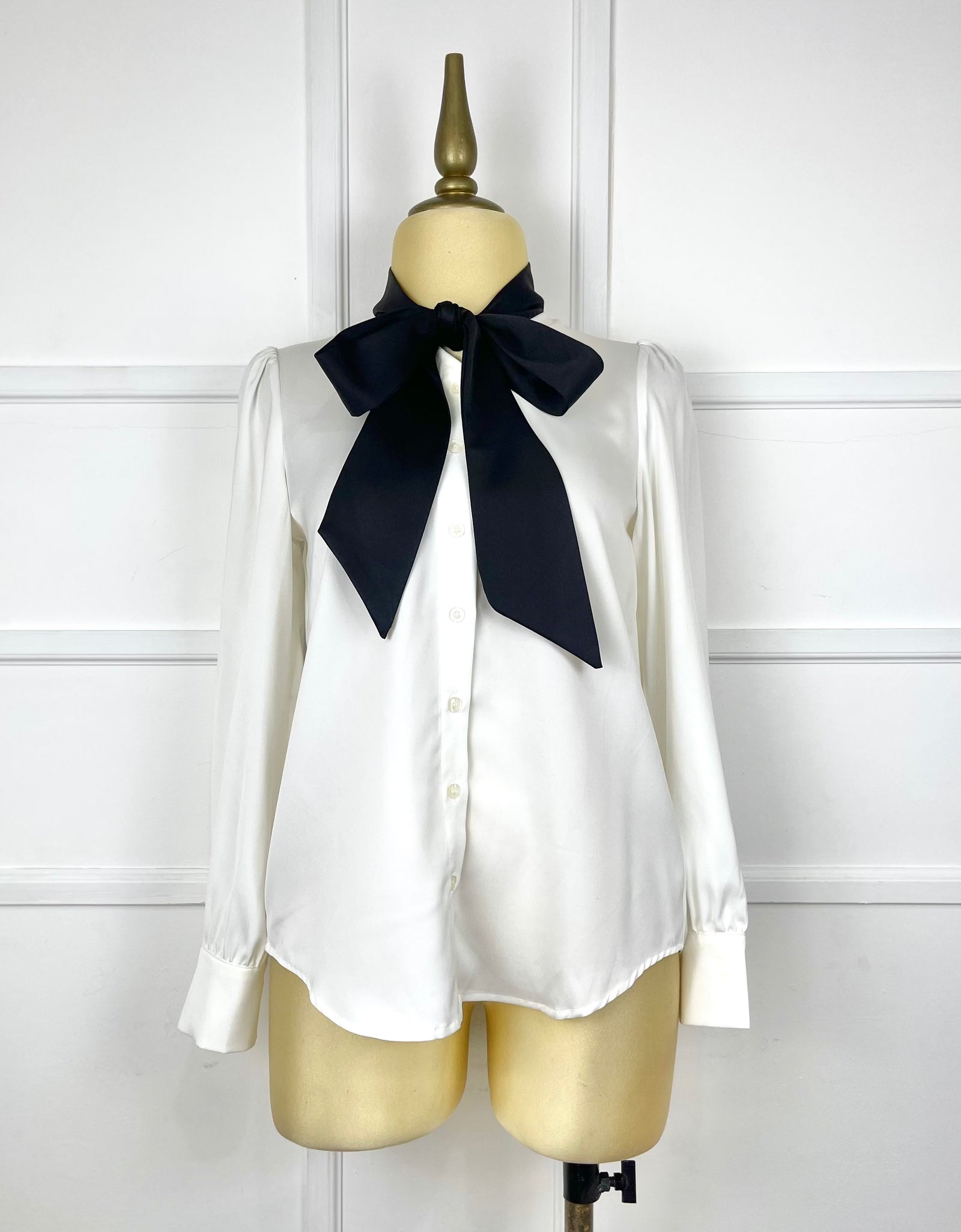 Blusa blanca con negro