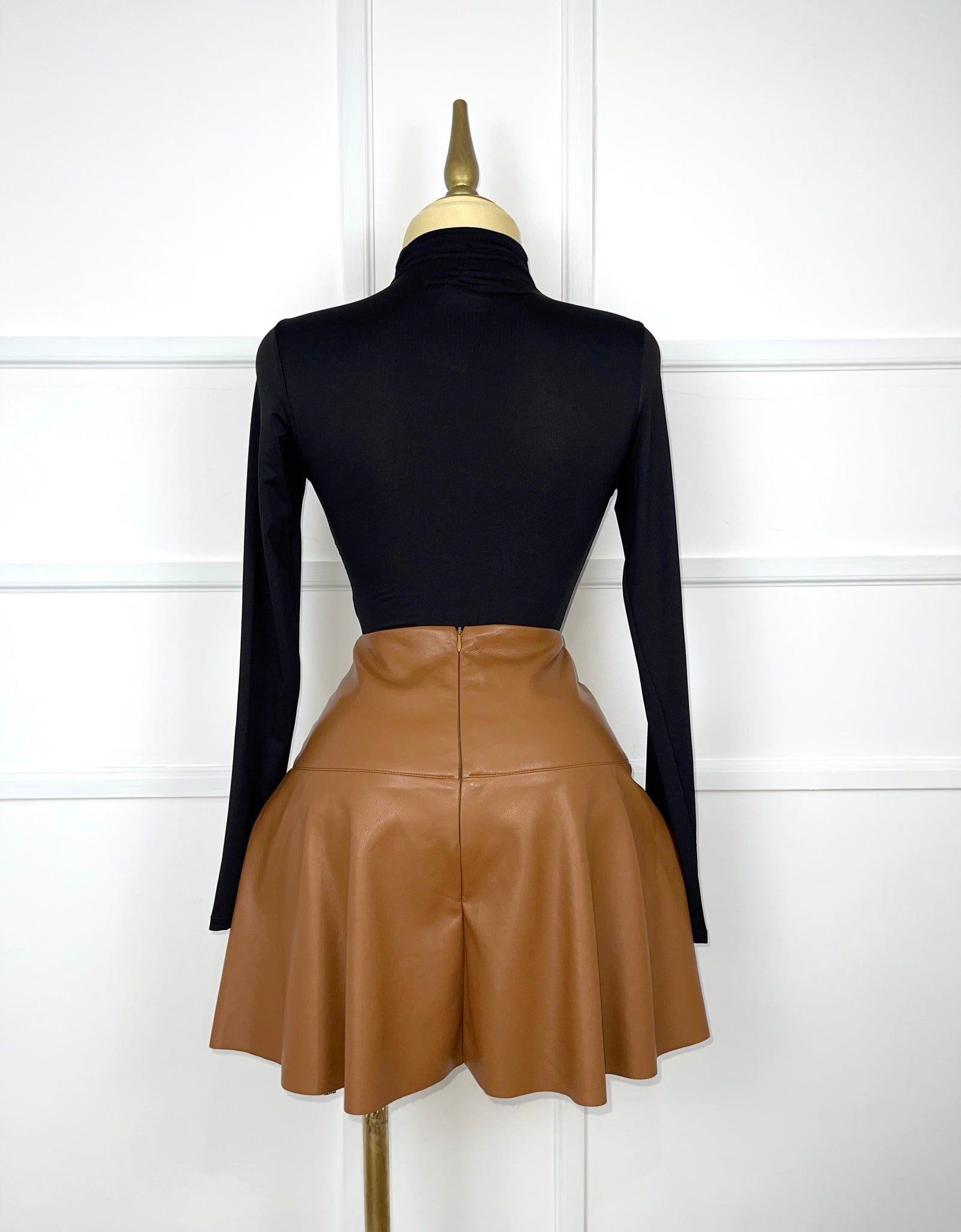 Bodysuit negro con drapeado