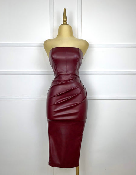Vestido tinto vinipiel strapless
