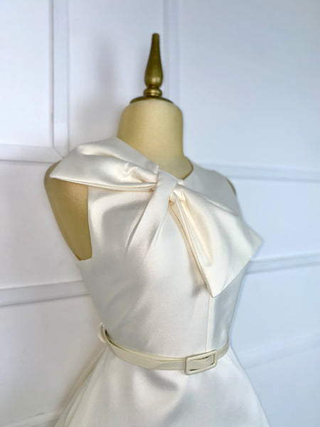Vestido midi ivory con moño y cinto