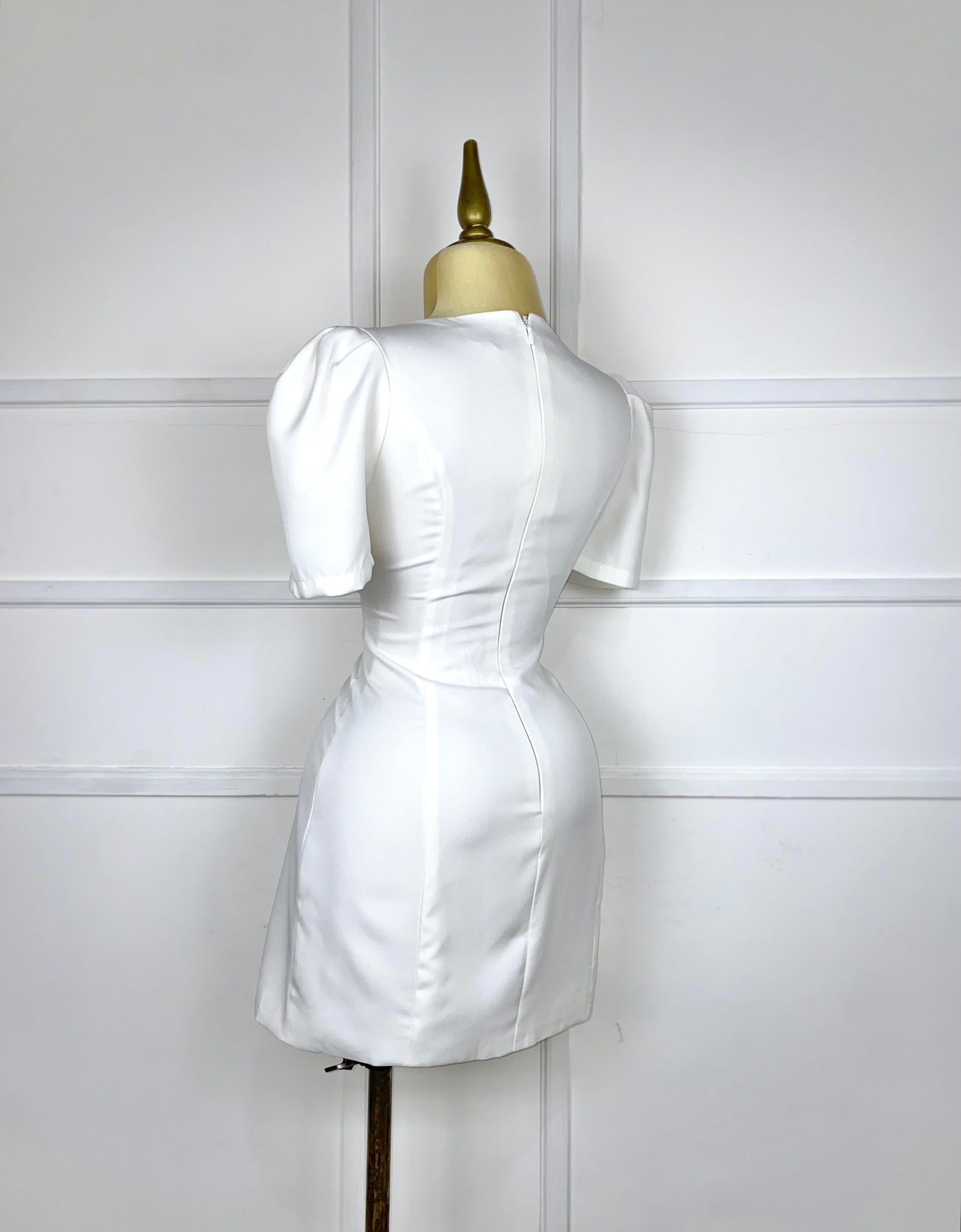 Vestido blanco con aplicaciones