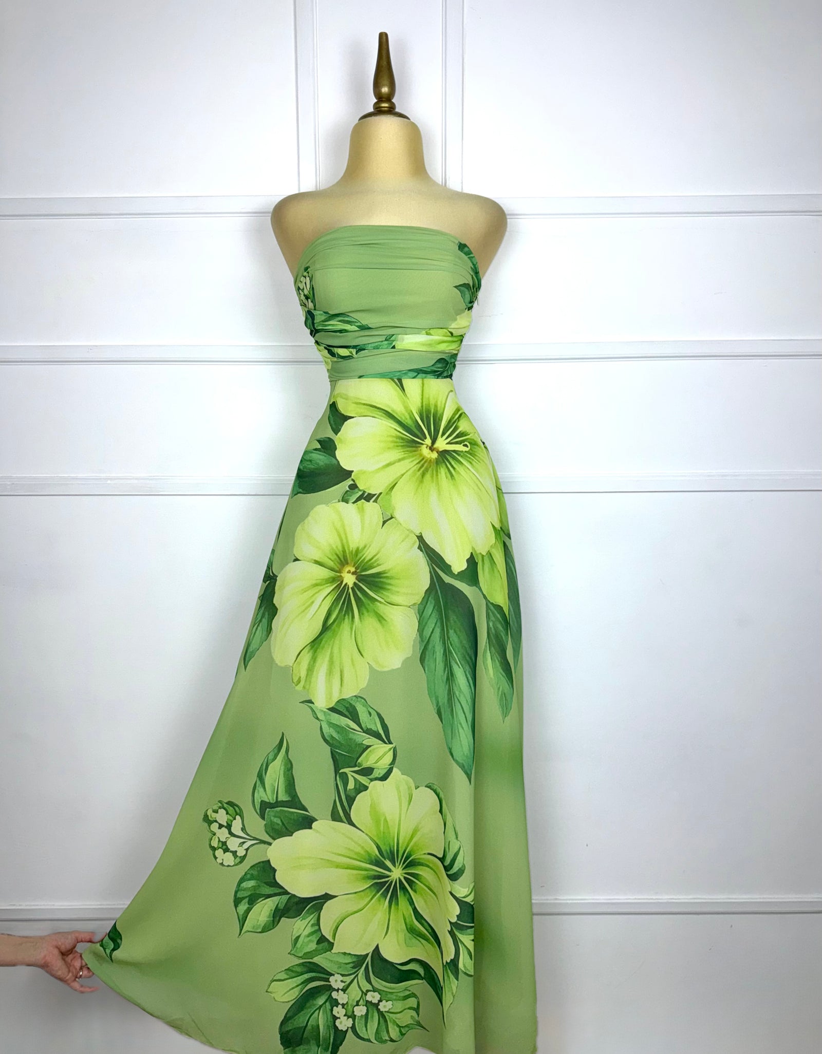 Vestido strapless estampado verde