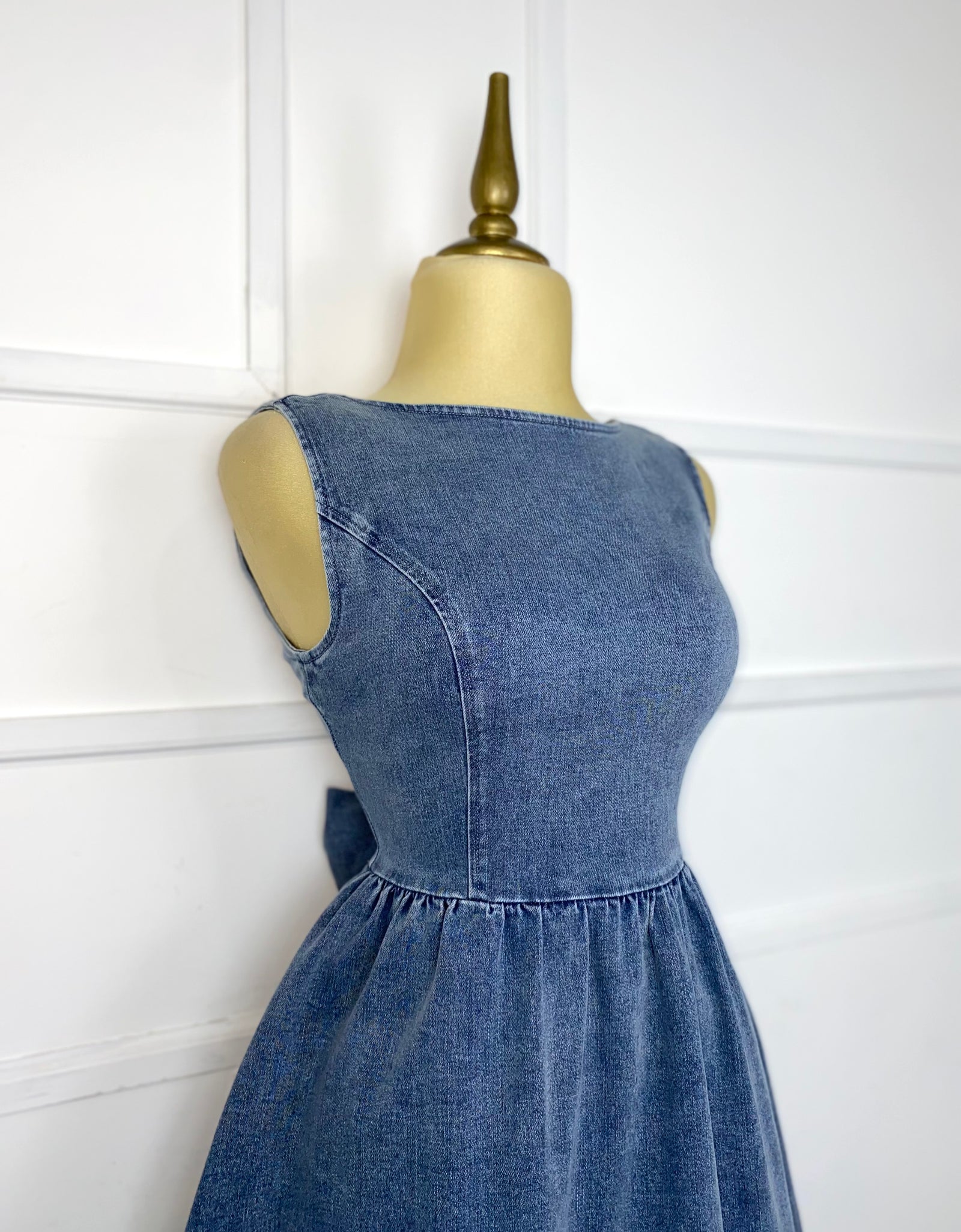 Vestido de mezclilla con moño