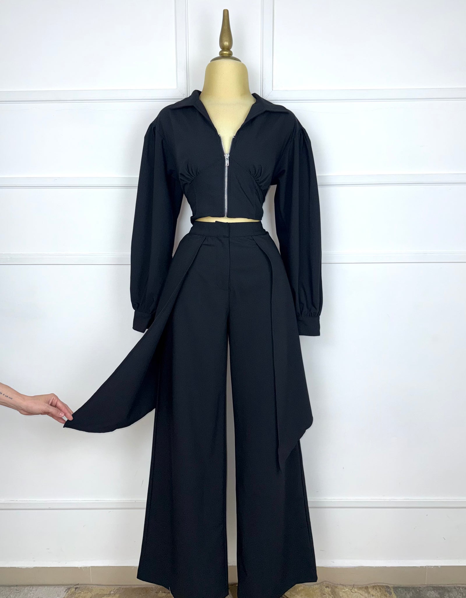 Set negro liso con cierre