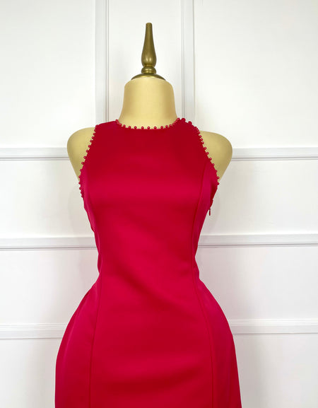 Vestido rojo cereza con perlas y moños