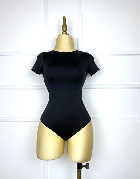 Bodysuit negro manga corta