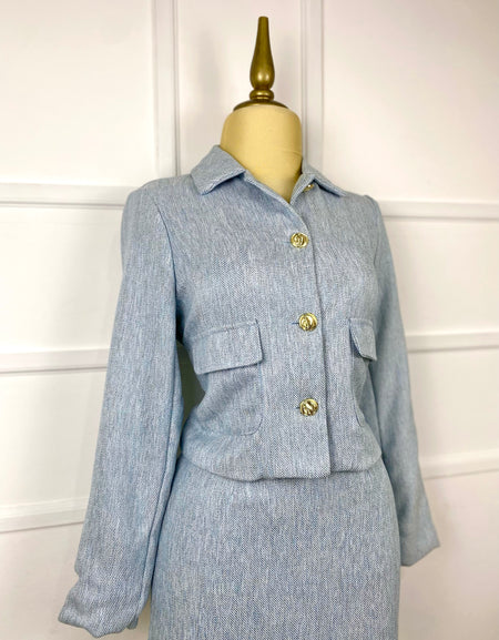 Set azul con botones dorados