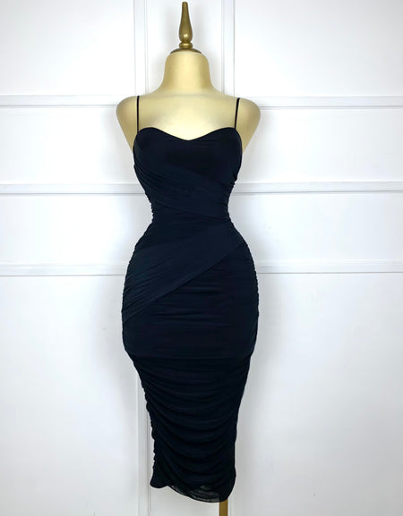 Vestido midi negro drapeado