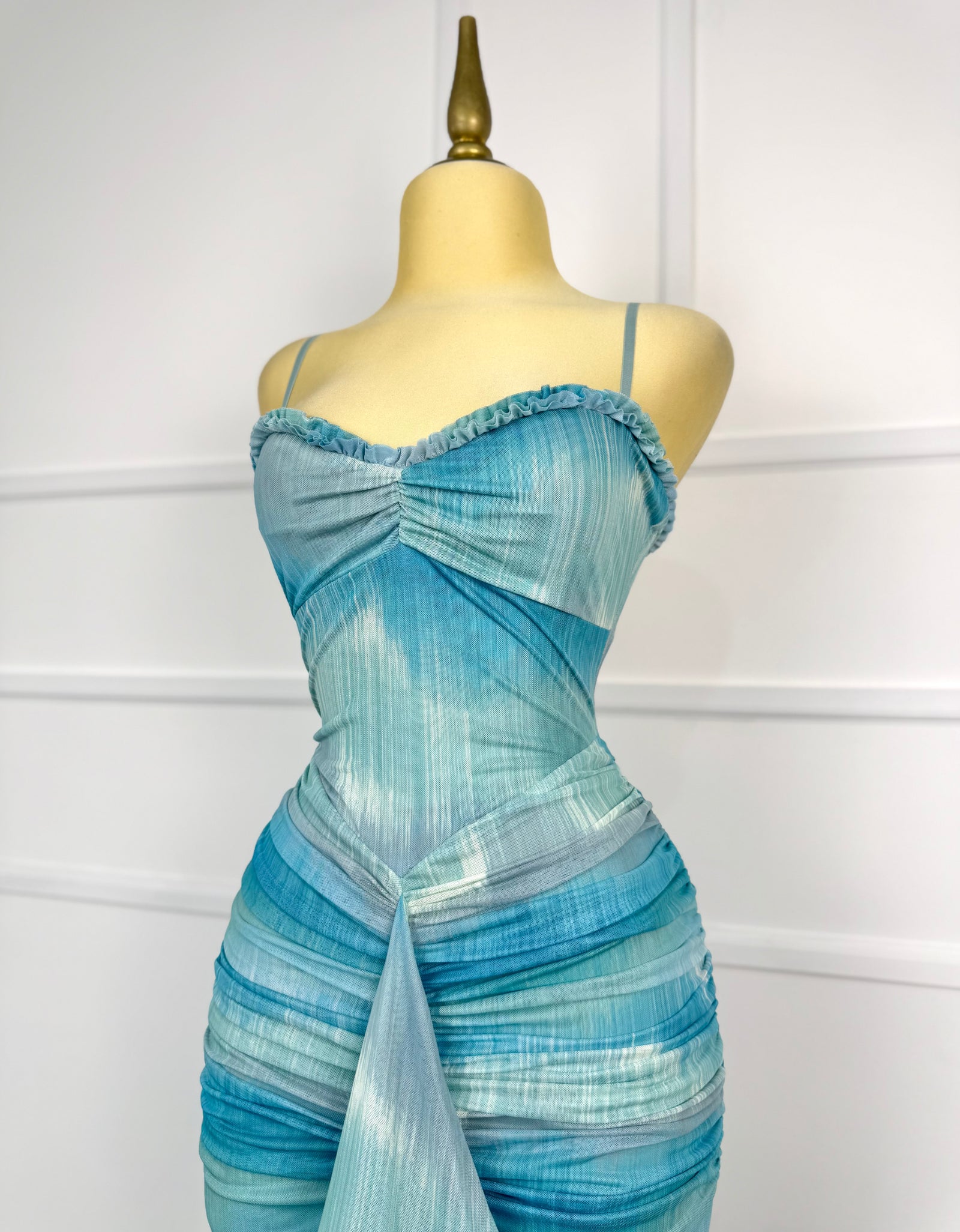 Vestido mesh estampado con olanes