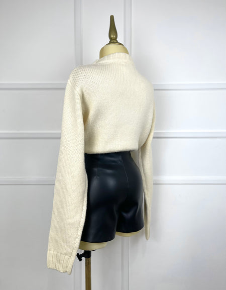 Short negro vinipiel