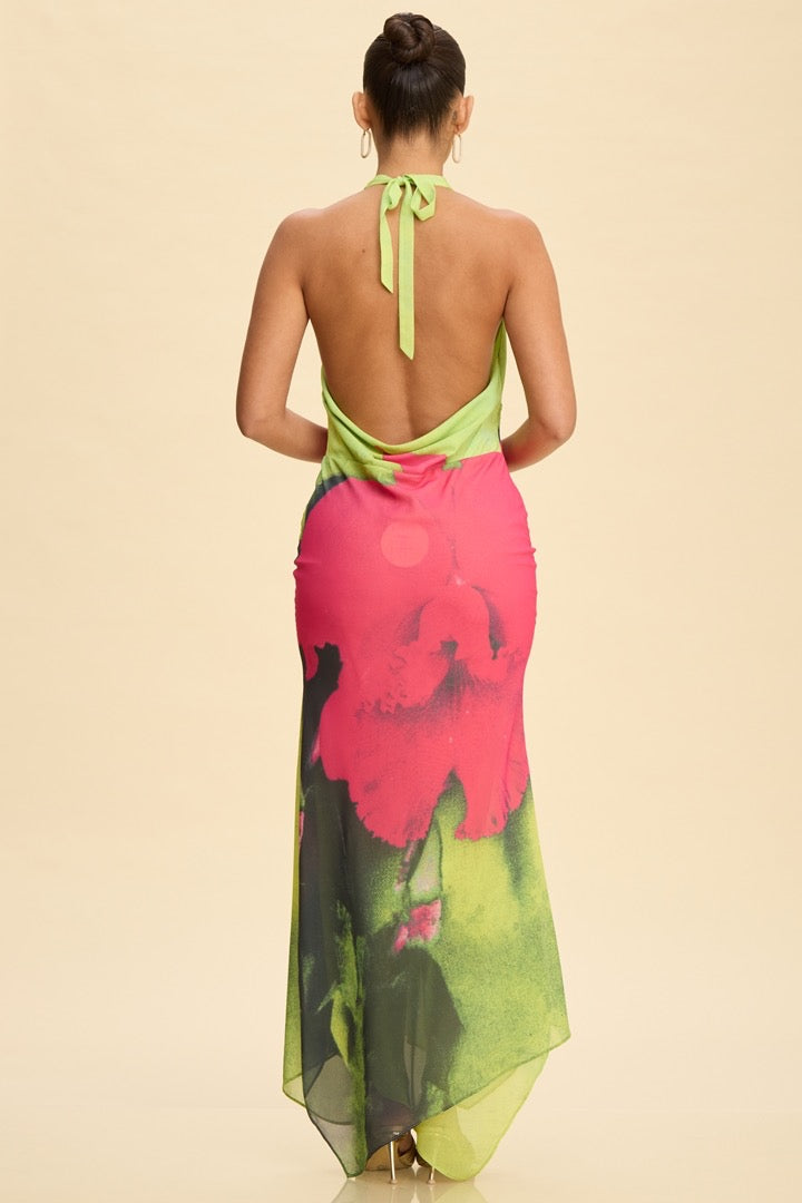 Vestido asimétrico tipo gasa con escote