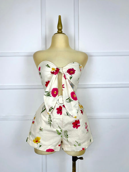 Set beige con flores y cinto