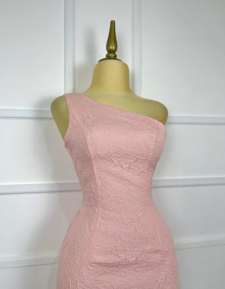 Vestido durazno asimétrico con textura