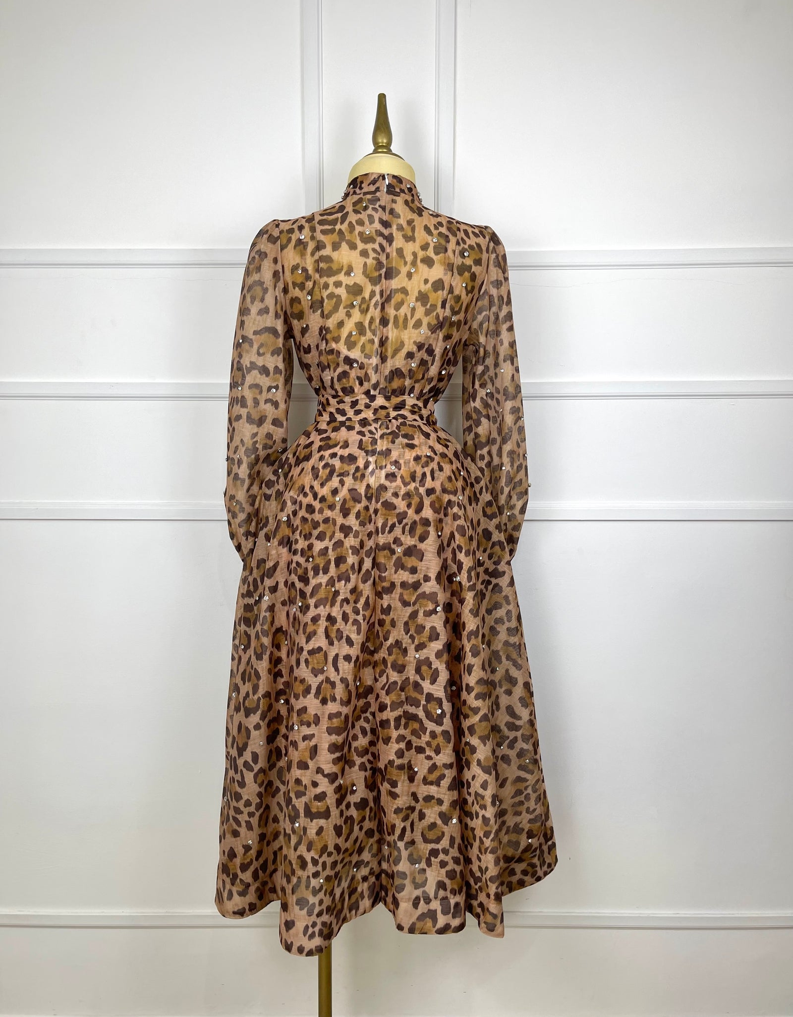 Vestido animal print con pedrería