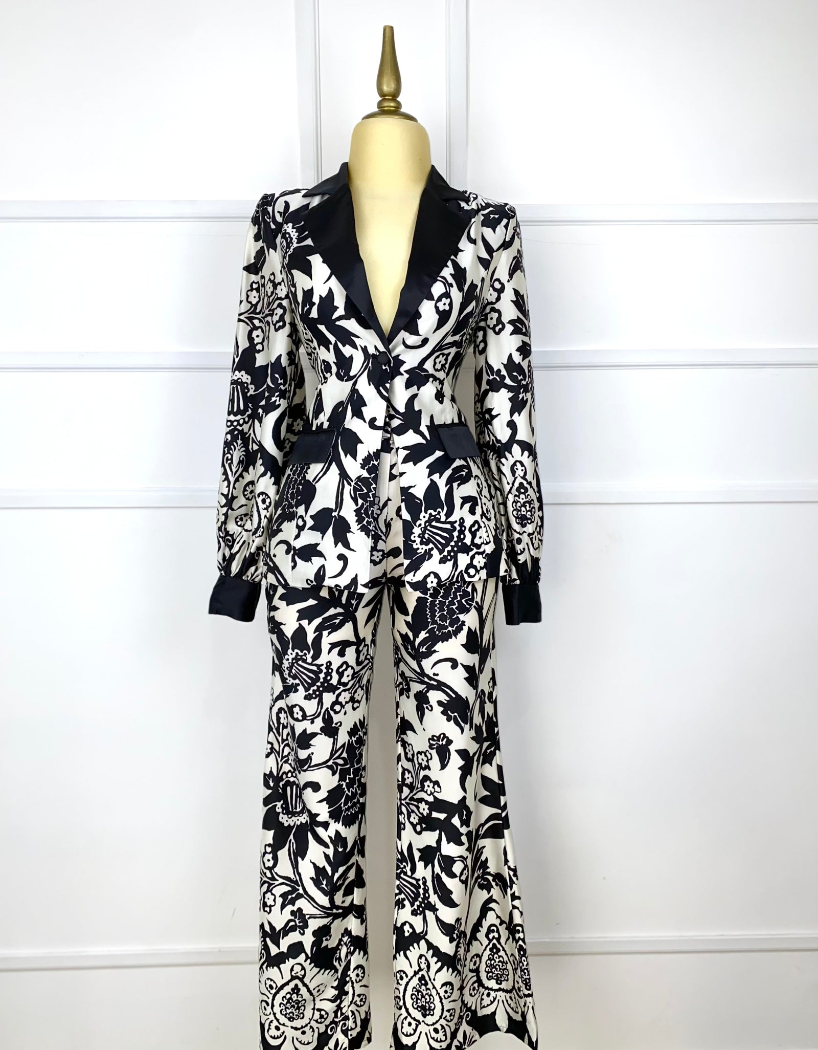 Traje estampado satinado