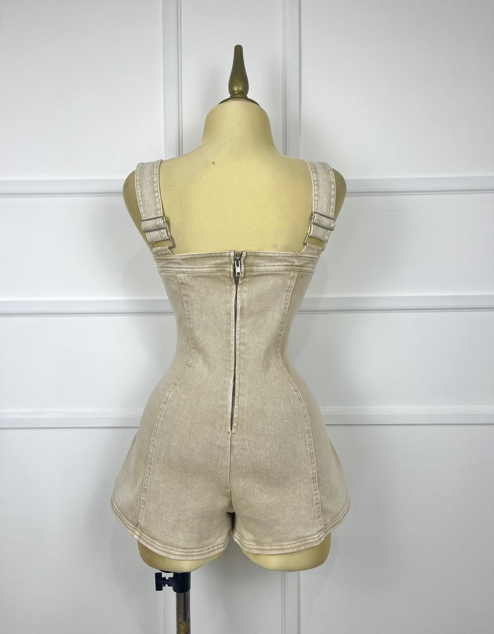Jumper de mezclilla con hebillas