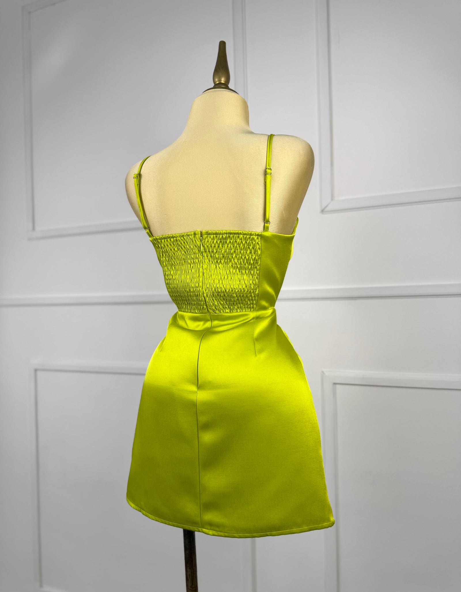 Vestido corto verde satín