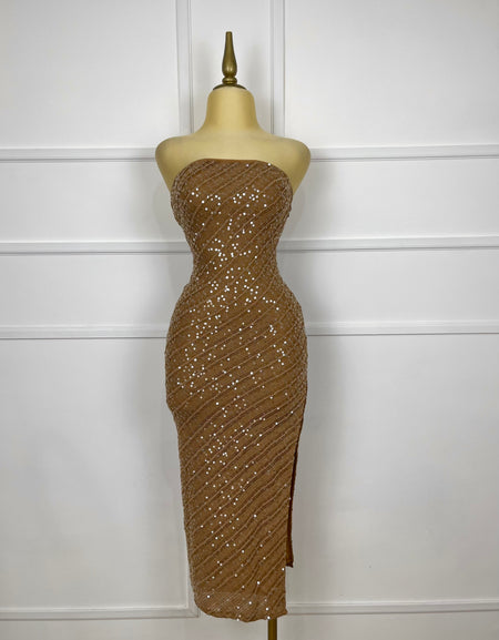 Vestido café con lentejuela (escote en espalda)