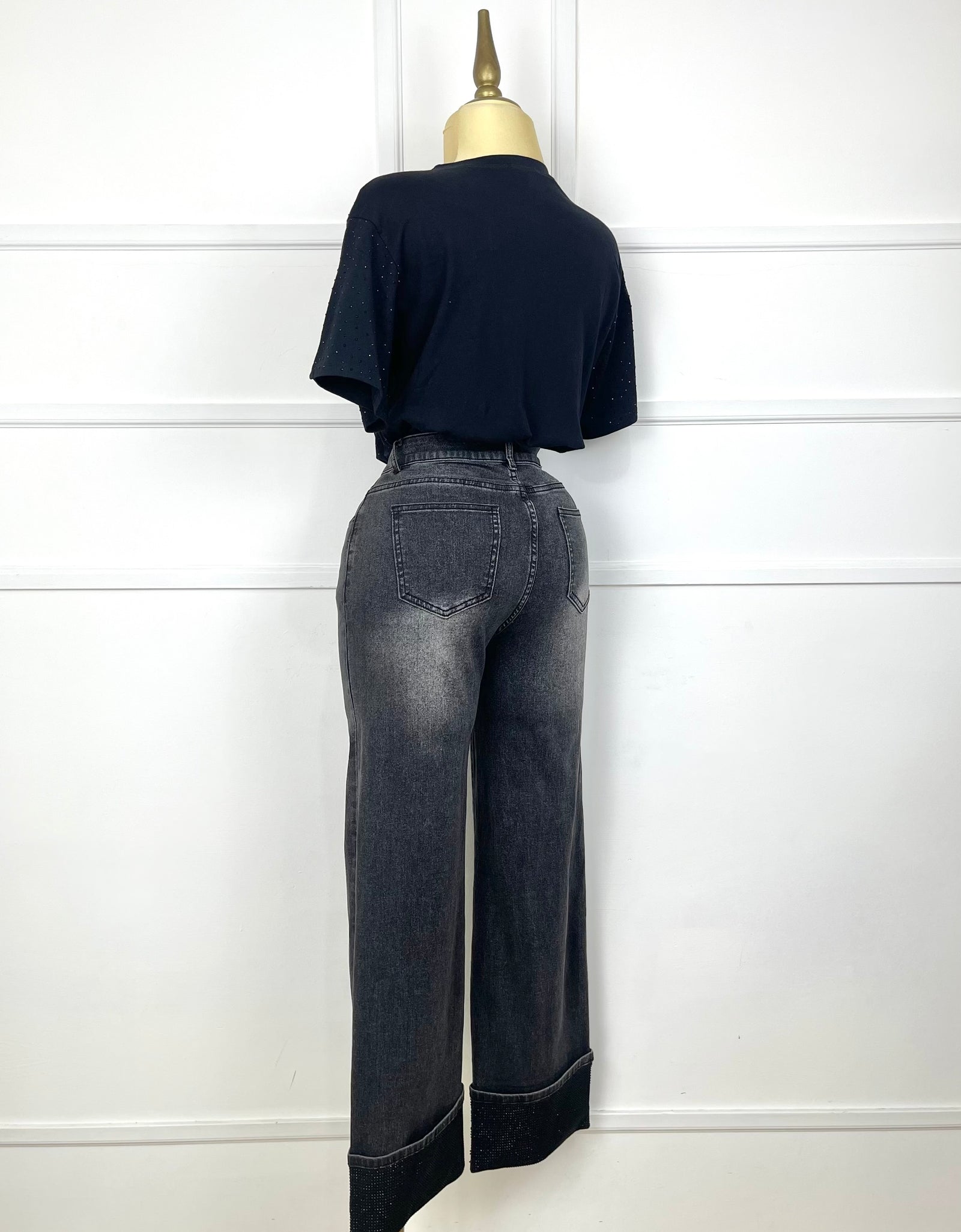 Blusa negra con pedreria
