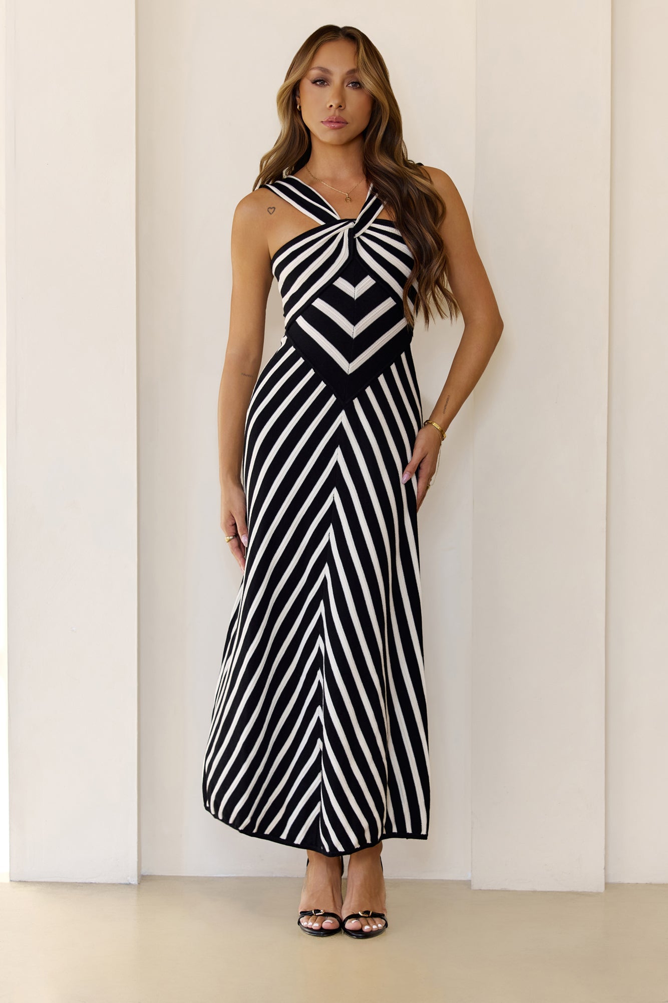 Vestido largo tejido blanco y negro