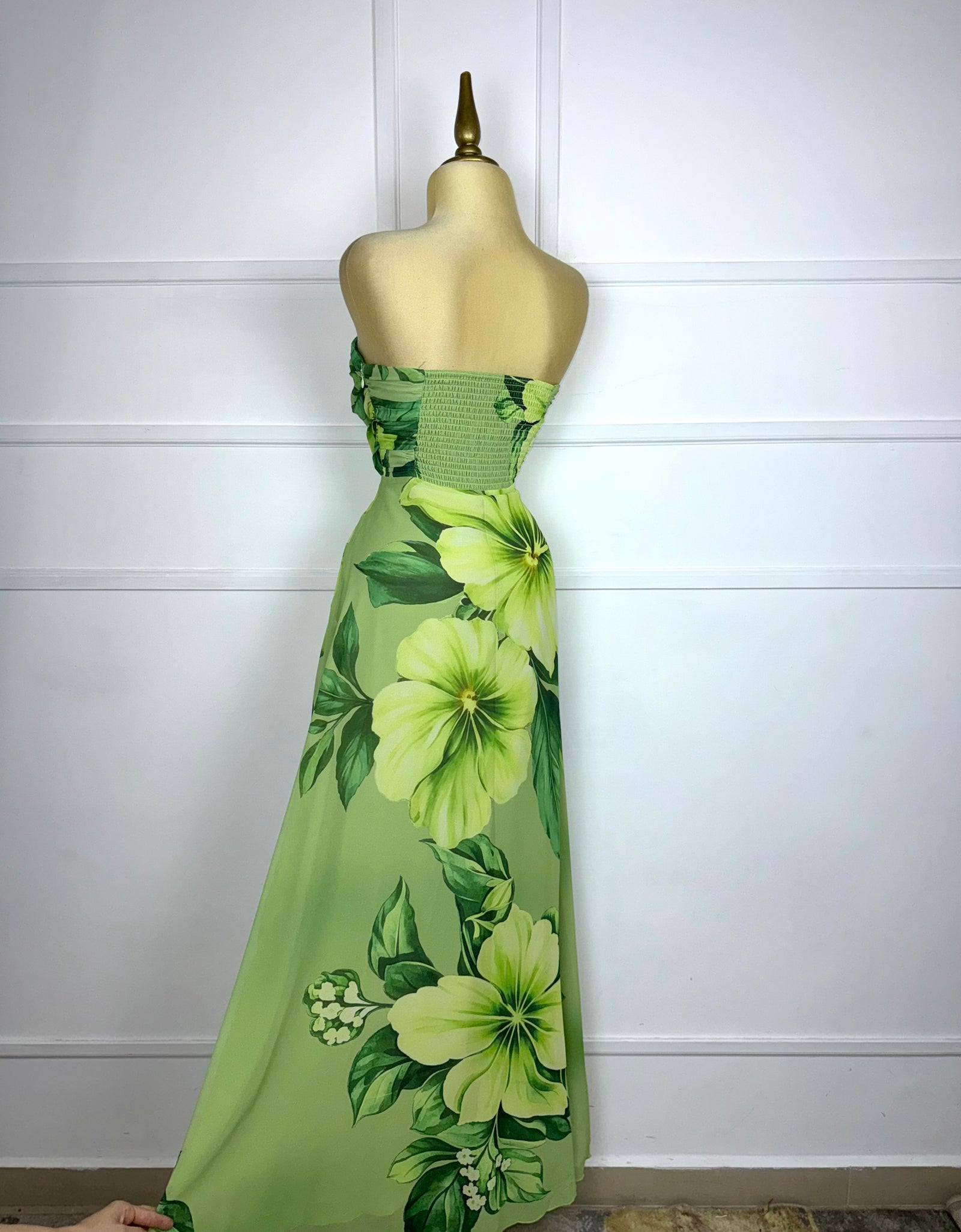 Vestido strapless estampado verde