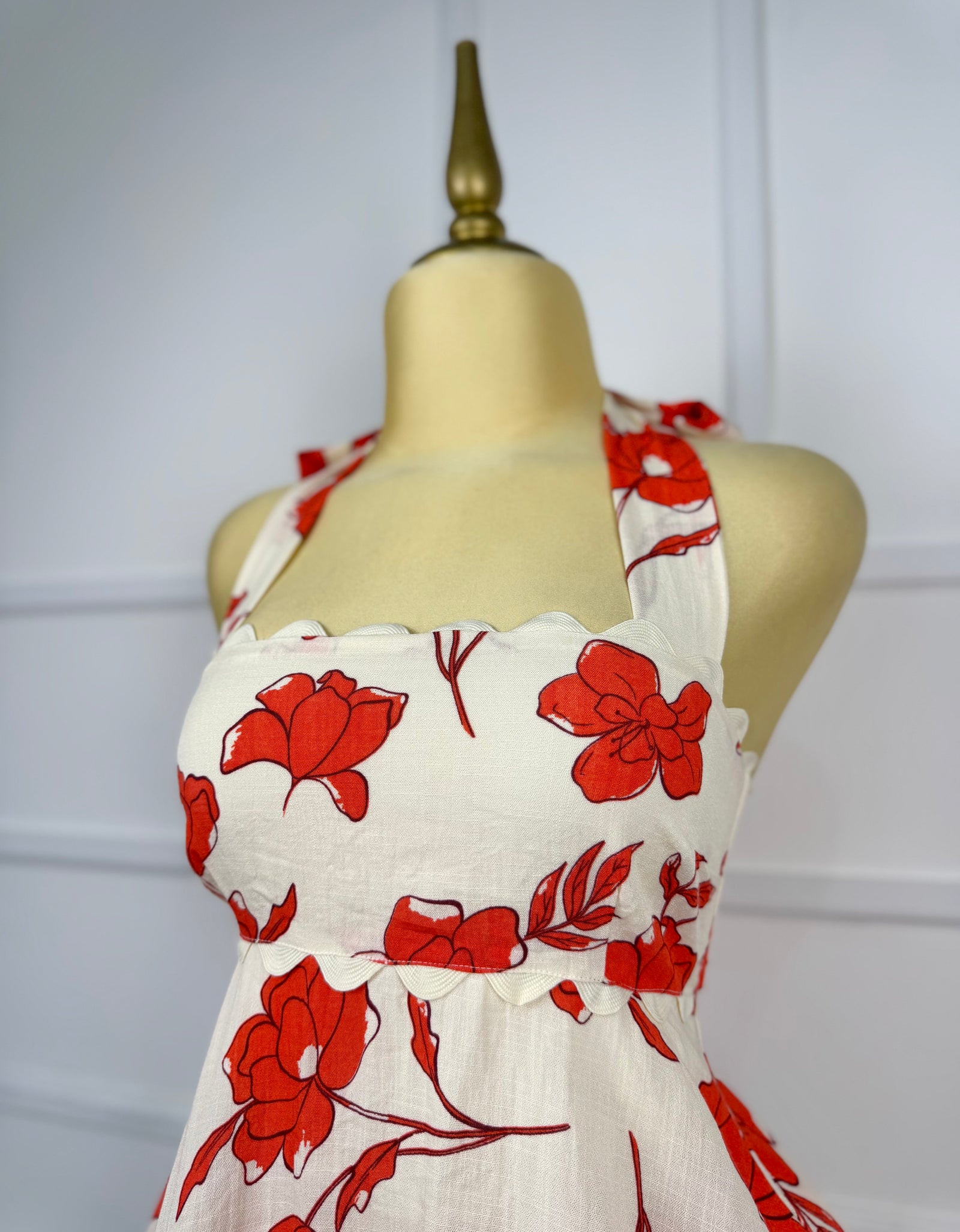 Jumper beige con flores rojas