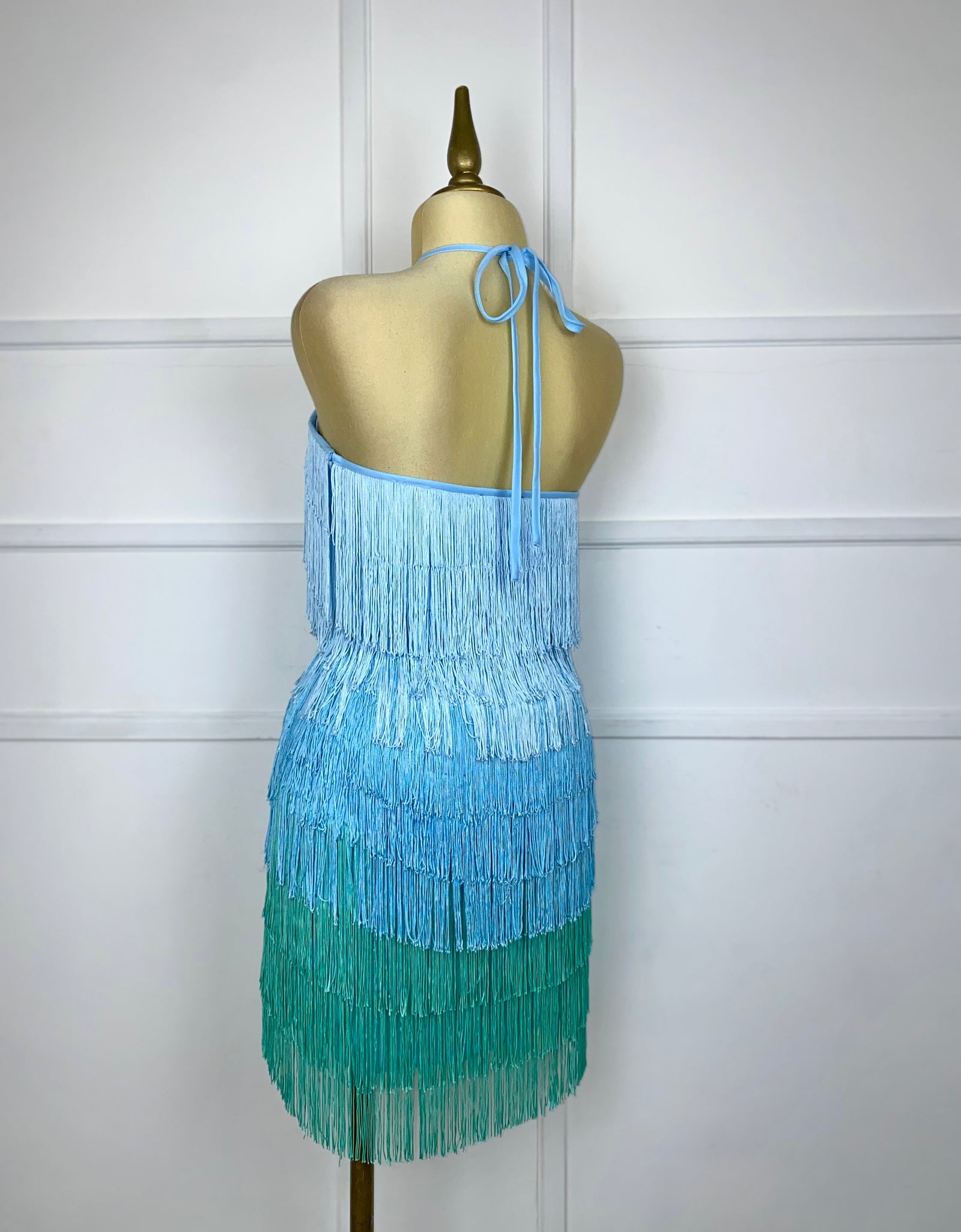 Vestido azul multicolor con flecos