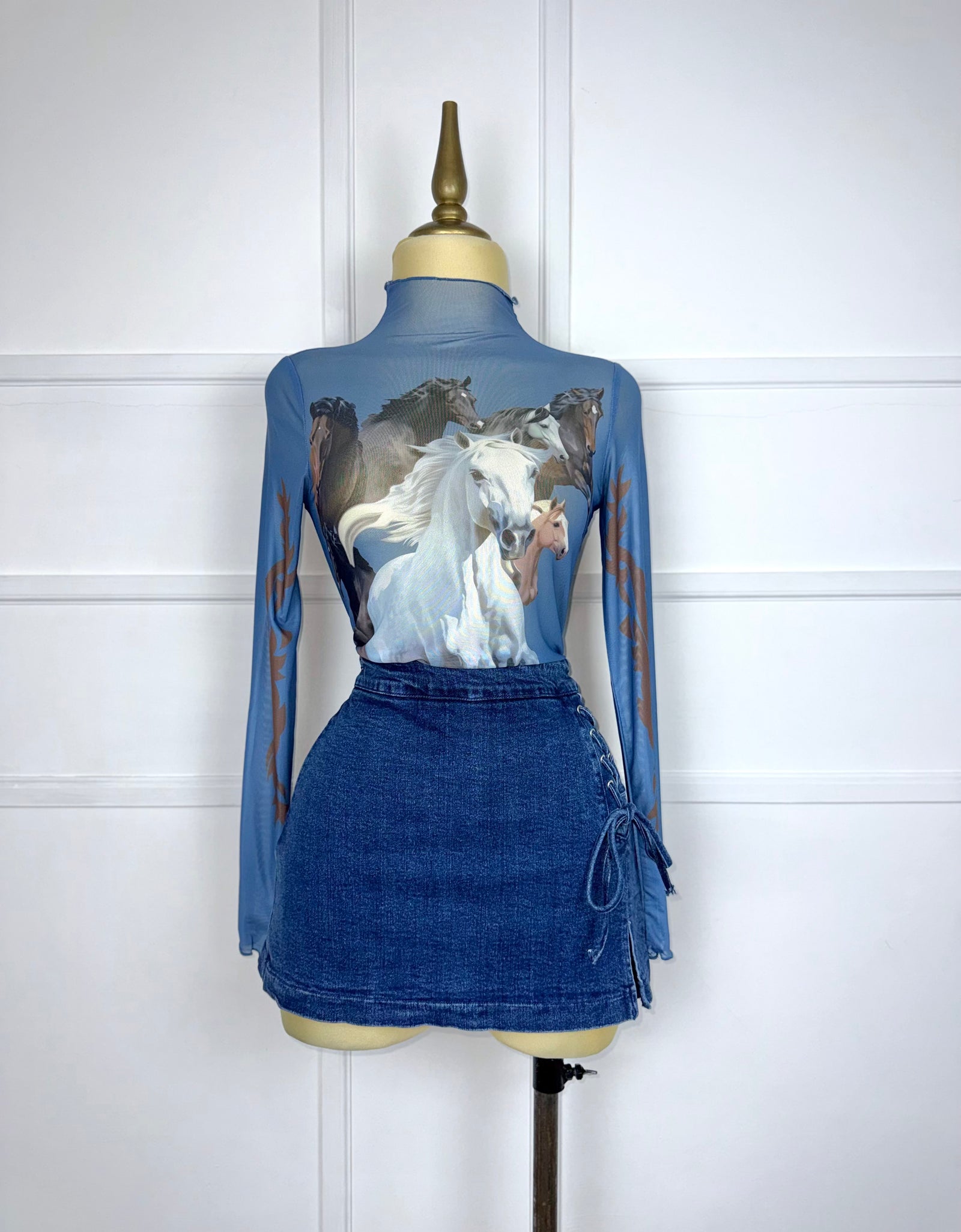 Blusa mesh estampado caballos